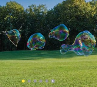 Es gibt nicht nur tolle Musike beim Kieztisch, sondern auch ➡️ Seifenblasen ➡️ Zuckerwatte und ➡️ Tischtennisplatten !!! Wann? am 28.8. von 16 - 21 Uhr  Wo? in der Jacobsohnstraße in Berlin-Weissensee❤️❤️❤️ Kommt alle vorbei, wir freuen uns auf Euch!